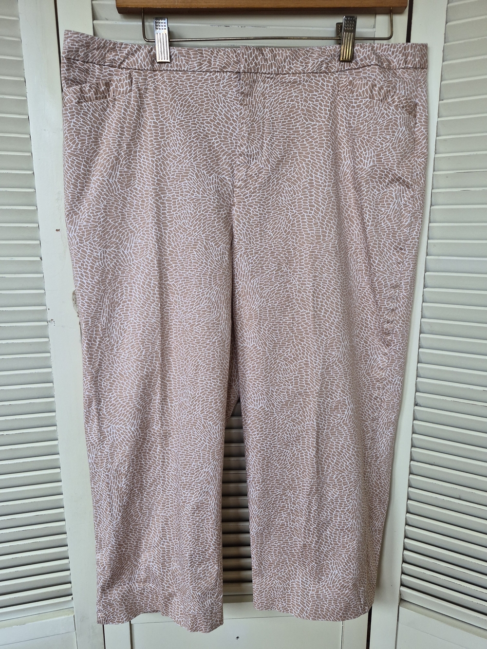 Coldwater Creek Natural Fit Tan And White Capris Size 14